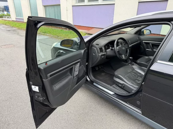Opel Vectra 1,9 CDTi SW + sada pneumatik - foto 8