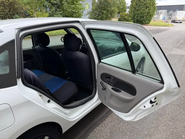 Renault Thalia 1,2i 16V / 36 tis.km / ČR / - foto 14