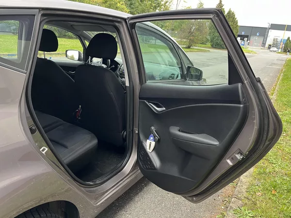 Hyundai ix20 1,6i 16V / automat / - foto 17