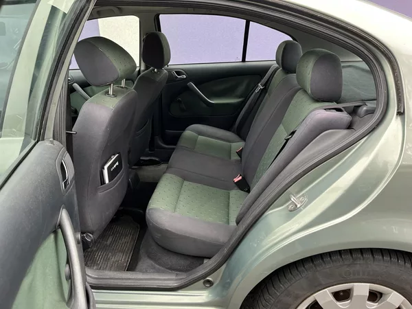 Škoda Octavia 1,6 MPi Ambiente/ servisní k. - foto 13