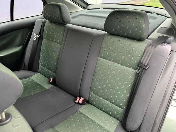 Škoda Octavia 1,6 MPi Ambiente/ servisní k. - foto 14