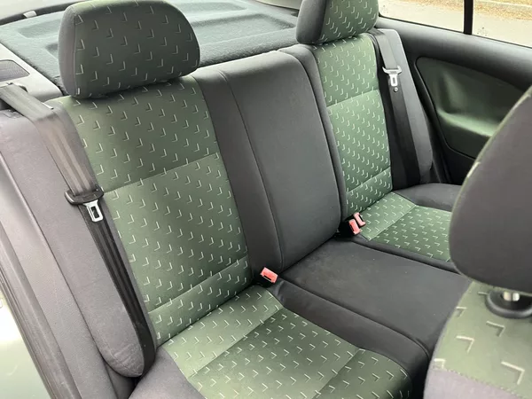 Škoda Octavia 1,6 MPi Ambiente/ servisní k. - foto 19