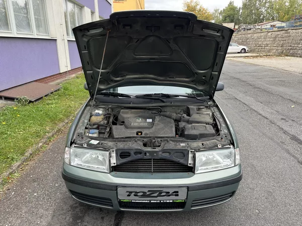 Škoda Octavia 1,6 MPi Ambiente/ servisní k. - foto 25