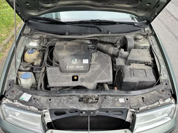 Škoda Octavia 1,6 MPi Ambiente/ servisní k. - foto 26