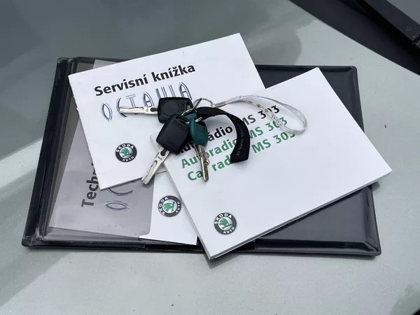 Škoda Octavia 1,6 MPi Ambiente/ servisní k. - foto 28