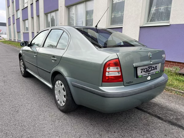 Škoda Octavia 1,6 MPi Ambiente/ servisní k. - foto 3