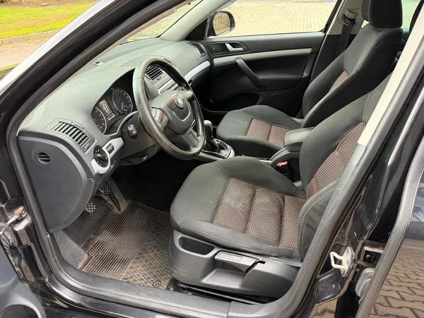 Škoda Octavia 1,6 TDi 77 kW / servis - foto 10