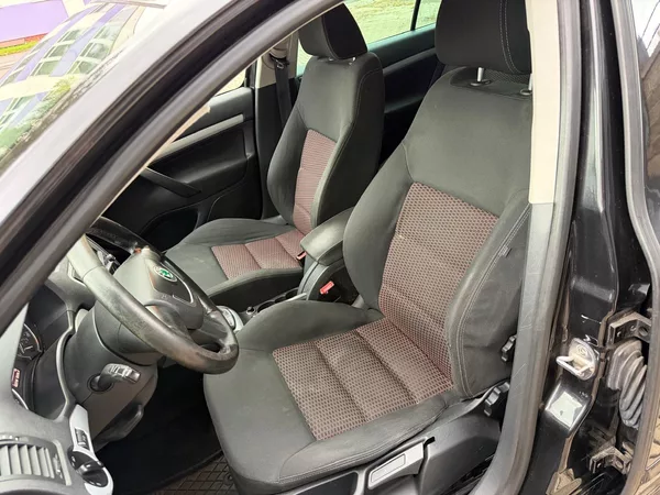 Škoda Octavia 1,6 TDi 77 kW / servis - foto 11