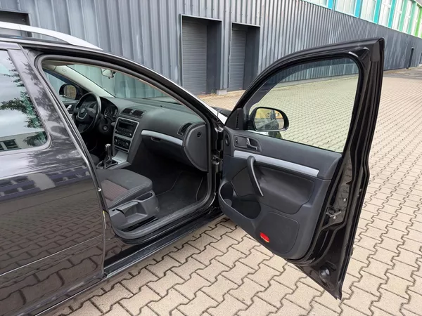 Škoda Octavia 1,6 TDi 77 kW / servis - foto 17