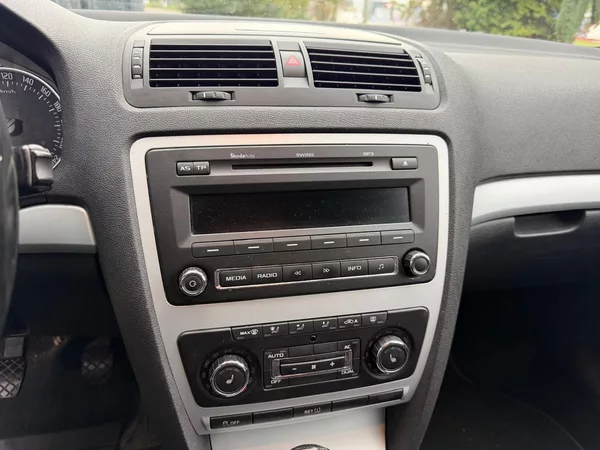Škoda Octavia 1,6 TDi 77 kW / servis - foto 21
