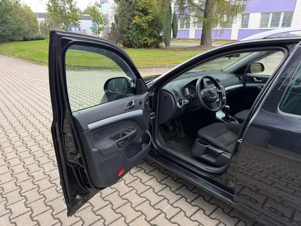 Škoda Octavia 1,6 TDi 77 kW / servis - foto 9
