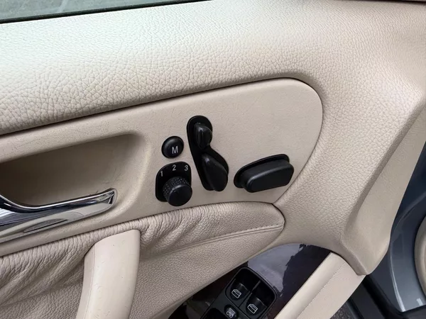 Mercedes-Benz Třídy C 320 3,0 CDi Elegance - foto 11