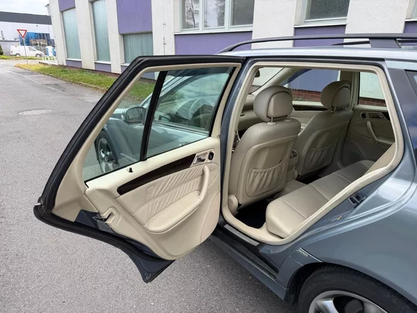 Mercedes-Benz Třídy C 320 3,0 CDi Elegance - foto 12