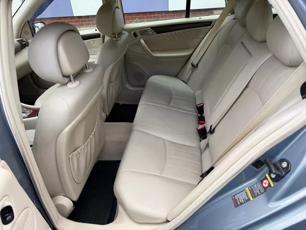 Mercedes-Benz Třídy C 320 3,0 CDi Elegance - foto 13