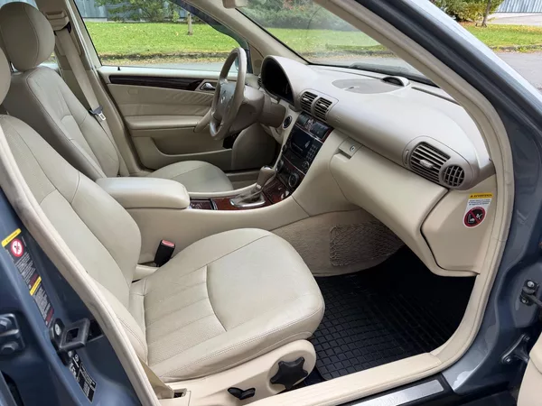 Mercedes-Benz Třídy C 320 3,0 CDi Elegance - foto 18