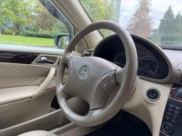 Mercedes-Benz Třídy C 320 3,0 CDi Elegance - foto 20