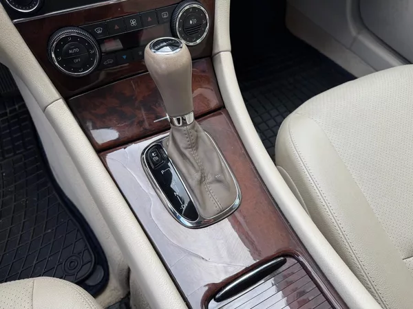 Mercedes-Benz Třídy C 320 3,0 CDi Elegance - foto 21