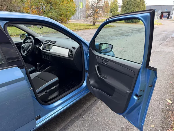 Škoda Fabia 1,2 TSi /66kW/servis.kn. - foto 17