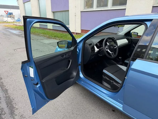 Škoda Fabia 1,2 TSi /66kW/servis.kn. - foto 8