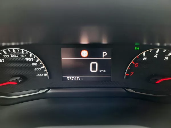 Peugeot 2008 ALLURE 1.2 PureTech 130k EAT8 - foto 11