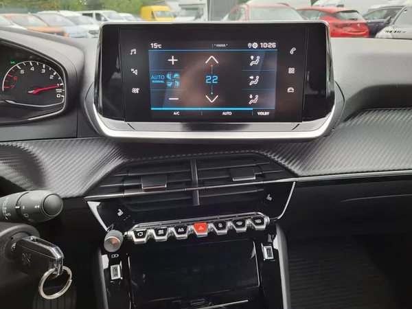 Peugeot 2008 ALLURE 1.2 PureTech 130k EAT8 - foto 12