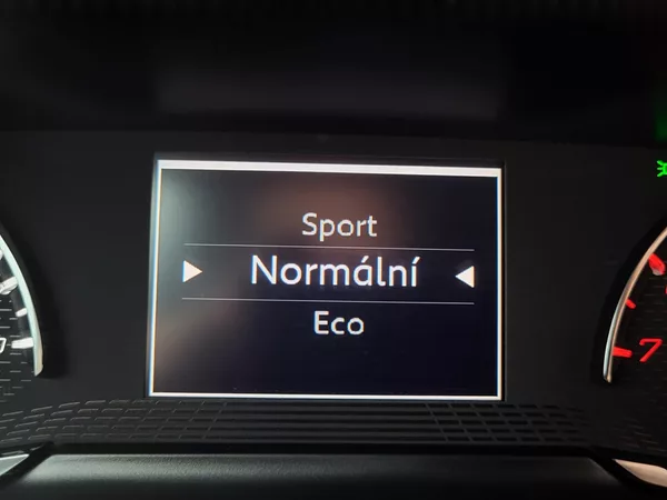 Peugeot 2008 ALLURE 1.2 PureTech 130k EAT8 - foto 26