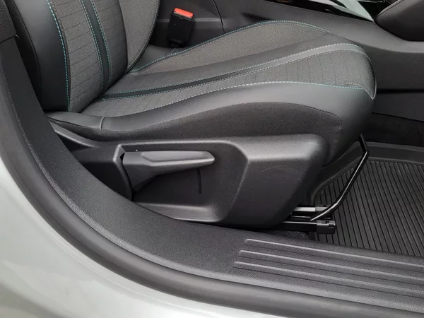 Peugeot 2008 ALLURE 1.2 PureTech 130k EAT8 - foto 27