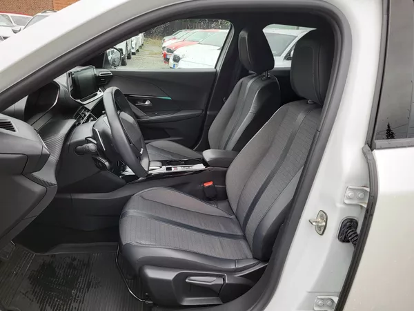 Peugeot 2008 ALLURE 1.2 PureTech 130k EAT8 - foto 7