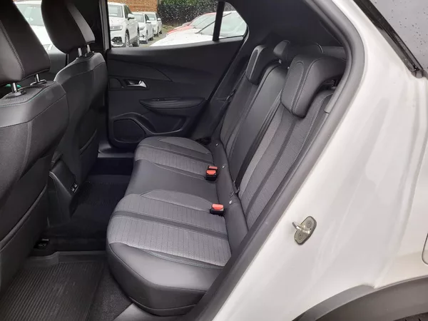 Peugeot 2008 ALLURE 1.2 PureTech 130k EAT8 - foto 8