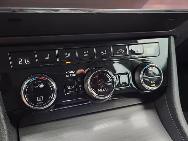 Škoda Superb III FL combi 2.0 TDi DSG STYLE - foto 13