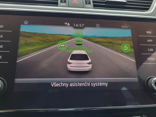 Škoda Superb III FL combi 2.0 TDi DSG STYLE - foto 17