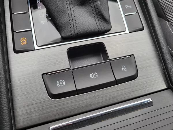Škoda Superb III FL combi 2.0 TDi DSG STYLE - foto 28