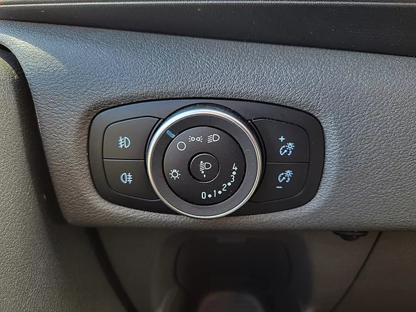 Ford Transit Custom 2.0 EcoBlue mHEV 96kW 6míst L2 - foto 18