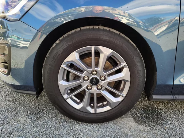 Ford Focus 1.0 EcoBoost mHEV 114kW autom. - foto 34