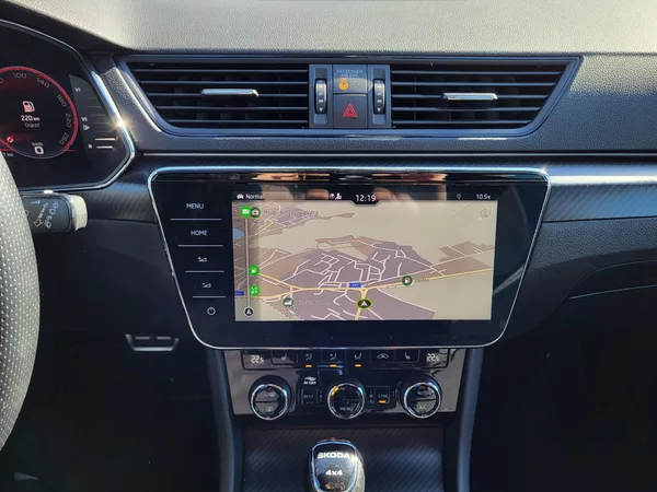 Škoda Superb 2.0 TDi DSG 4x4 SPORTLINE - foto 12