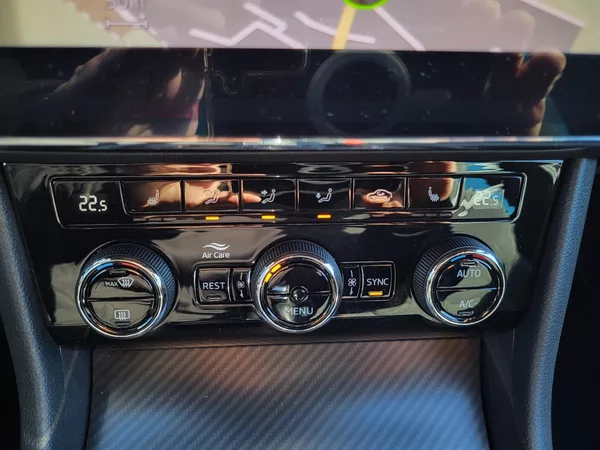 Škoda Superb 2.0 TDi DSG 4x4 SPORTLINE - foto 13