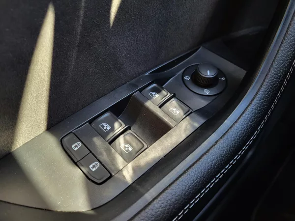 Škoda Superb 2.0 TDi DSG 4x4 SPORTLINE - foto 17