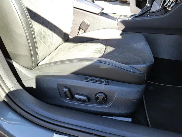 Škoda Superb 2.0 TDi DSG 4x4 SPORTLINE - foto 26