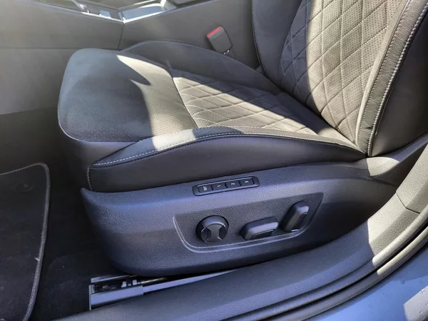 Škoda Superb 2.0 TDi DSG 4x4 SPORTLINE - foto 27