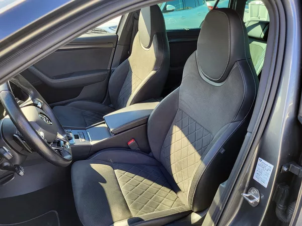 Škoda Superb 2.0 TDi DSG 4x4 SPORTLINE - foto 28