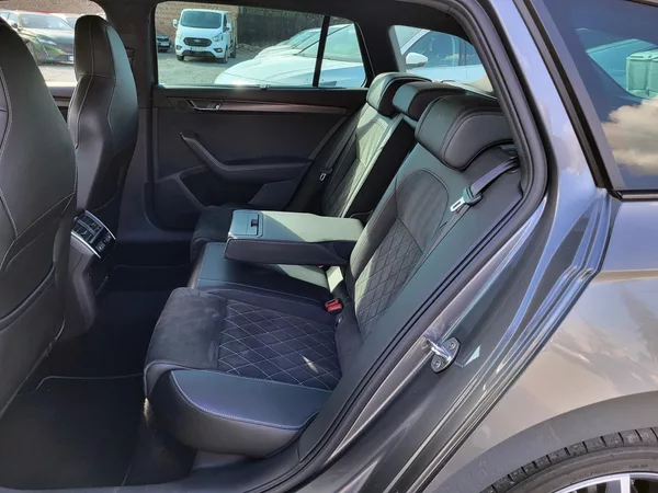 Škoda Superb 2.0 TDi DSG 4x4 SPORTLINE - foto 8