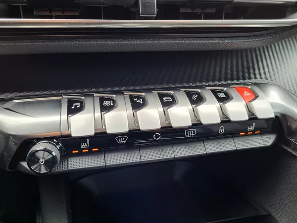 Peugeot 5008 1.5 BlueHDi 130 automat 7-míst - foto 17