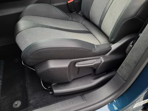 Peugeot 5008 1.5 BlueHDi 130 automat 7-míst - foto 25