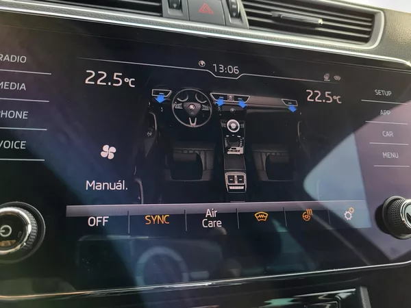 Škoda Superb 2.0 TSI 162kW DSG STYLE+ - foto 14