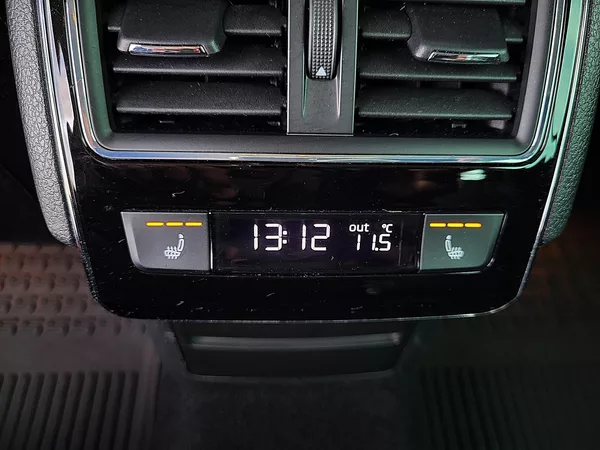 Škoda Superb 2.0 TSI 162kW DSG STYLE+ - foto 15