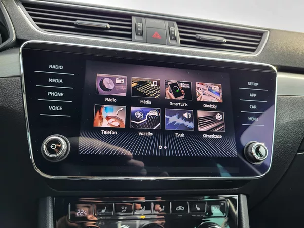 Škoda Superb 2.0 TSI 162kW DSG STYLE+ - foto 16
