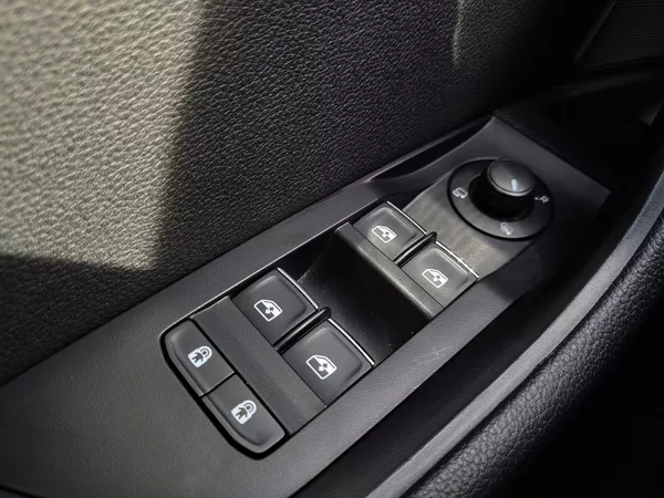 Škoda Superb 2.0 TSI 162kW DSG STYLE+ - foto 22
