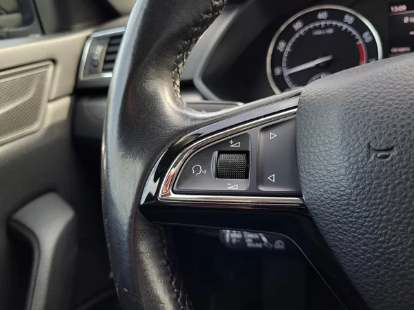Škoda Superb 2.0 TSI 162kW DSG STYLE+ - foto 25