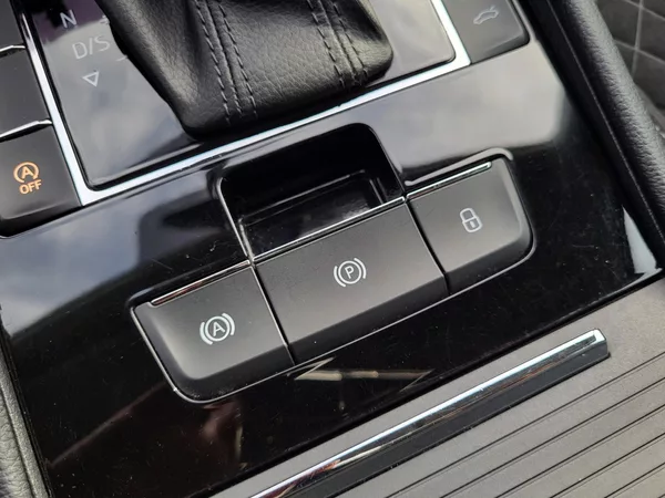 Škoda Superb 2.0 TSI 162kW DSG STYLE+ - foto 28