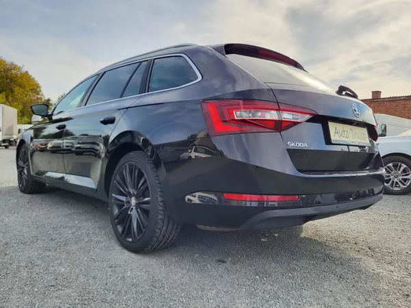Škoda Superb 2.0 TSI 162kW DSG STYLE+ - foto 42